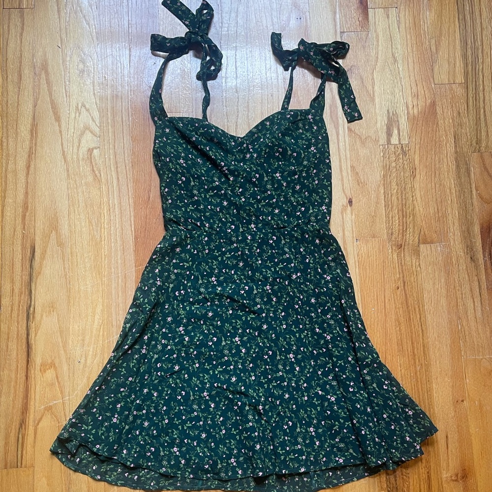 NWT Reformation Niara dress in coriander/green floral size 4